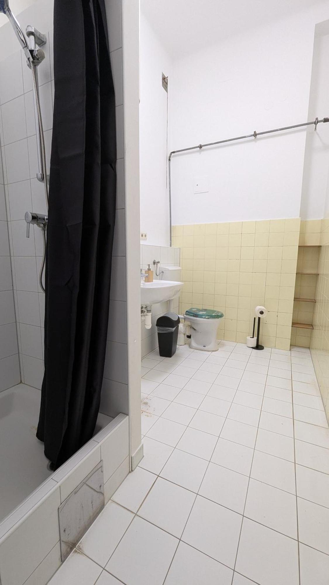 Spacious - 15 Min From Airport & Center, 5 Min From Main-bus Station Ez 7-8 Accommodatie bij particulieren