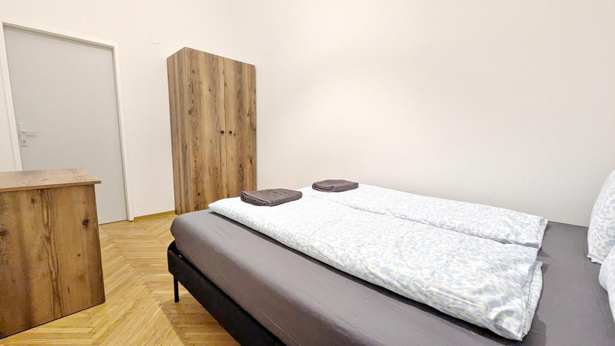 Spacious - 15 Min From Airport & Center, 5 Min From Main-bus Station Ez 7-8 Wenen